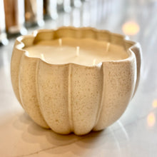 Load image into Gallery viewer, cream pumpkin gourde (large)
