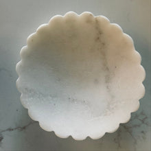 Load image into Gallery viewer, fluted marble base

