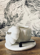 Load image into Gallery viewer, 4 wick pumpkin (white)
