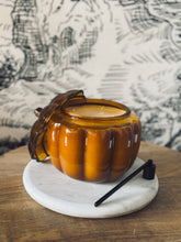 Load image into Gallery viewer, 4 wick pumpkin (amber)
